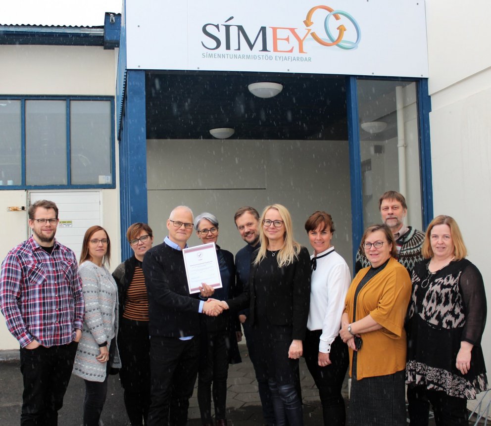 Starfsfólk SÍMEY og Hildur Bettý Kristjánsdóttir starfsmaður Fræðslumiðstöðvar atvinnulífsins að lok…