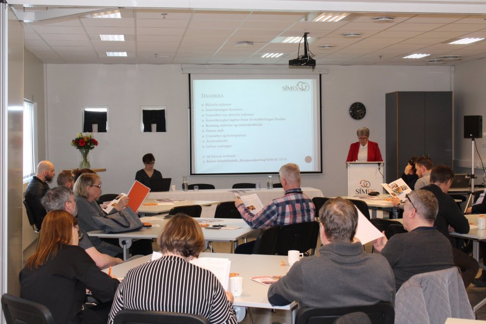 Arna Jakobína Björnsdóttir, stjórnarformaður SÍMEY, flytur skýrslu stjórnar á ársfundi SÍMEY í dag.