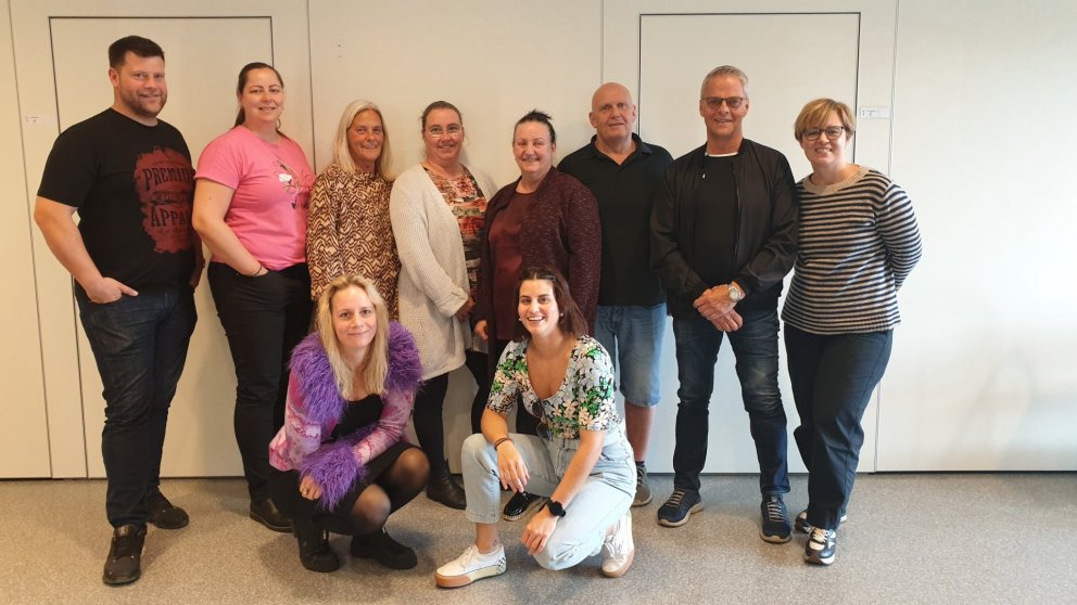 Við formlega brautskráningu í SÍMEY. Með starfsmönnum íþróttamiðstöðva eru á myndinni Gísli Rúnar Gy…