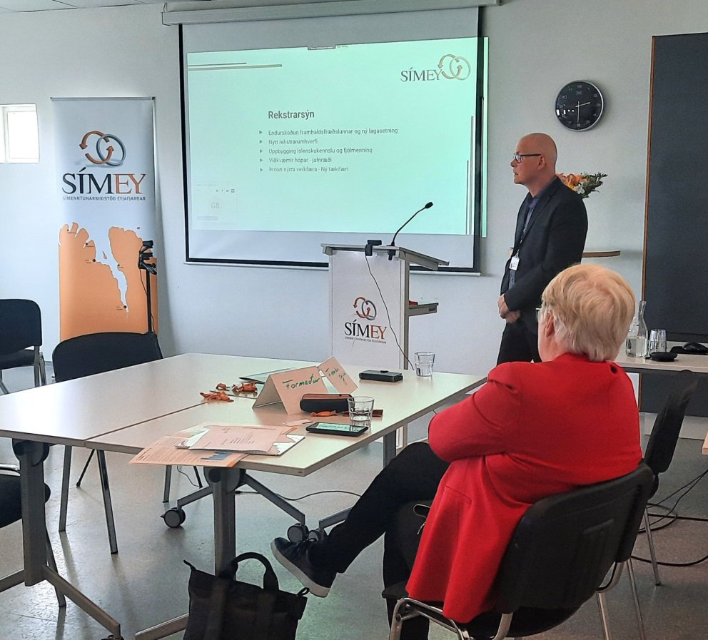 Valgeir Magnússon, framkvæmdastjóri SÍMEY, og Arna Jakobína Björnsdóttir, stjórnarformaður, á ársfun…