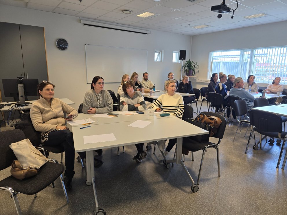 Nokkrir af þátttakendum á námskeiði Rafns um heilsueflingu í SÍMEY í dag.