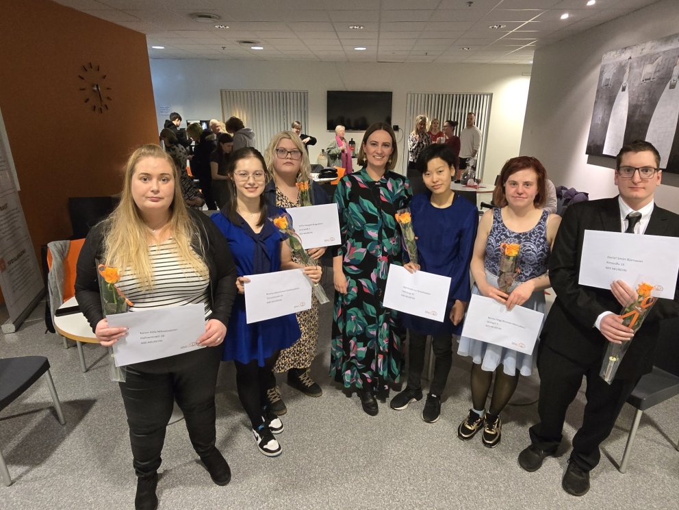 Við brautskráninguna í gær. Frá vinstri: Karen Alda Mikaelsdóttir, Brynja Wanchinee Stefánsdóttir, S…