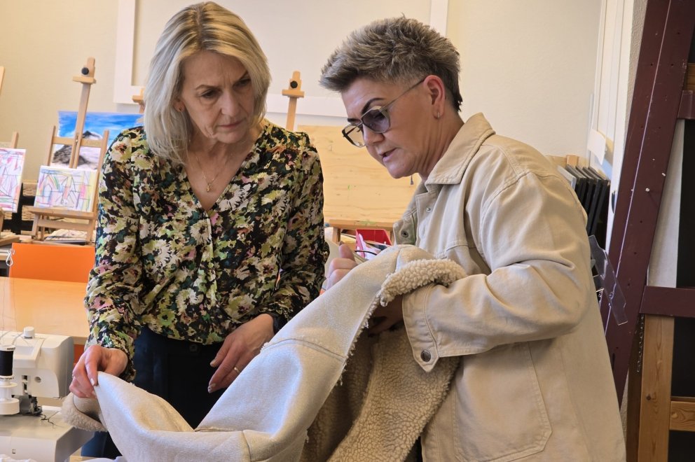 Kristín Þöll (til hægri) segist finna almennt fyrir miklum áhuga á saumaskap í samfélaginu.