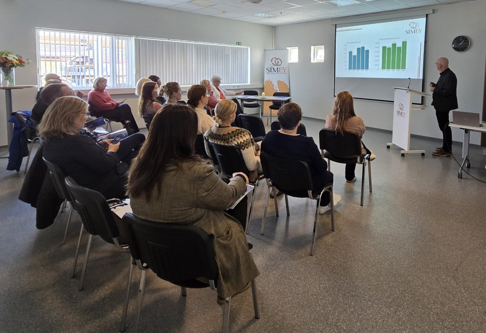 Valgeir B. Magnússon framkvæmdastjóri SÍMEY fer yfir starfsemi og rekstur SÍMEY á árinu 2025 á ársfu&hellip;