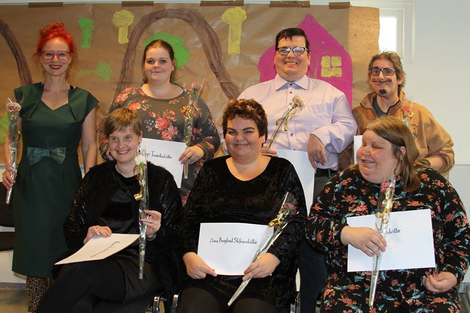 Nemendur í námsleiðinni Sterkari starfsmaður á brautskráningardegi ásamt Önnu Maríu Richardsdóttur k…