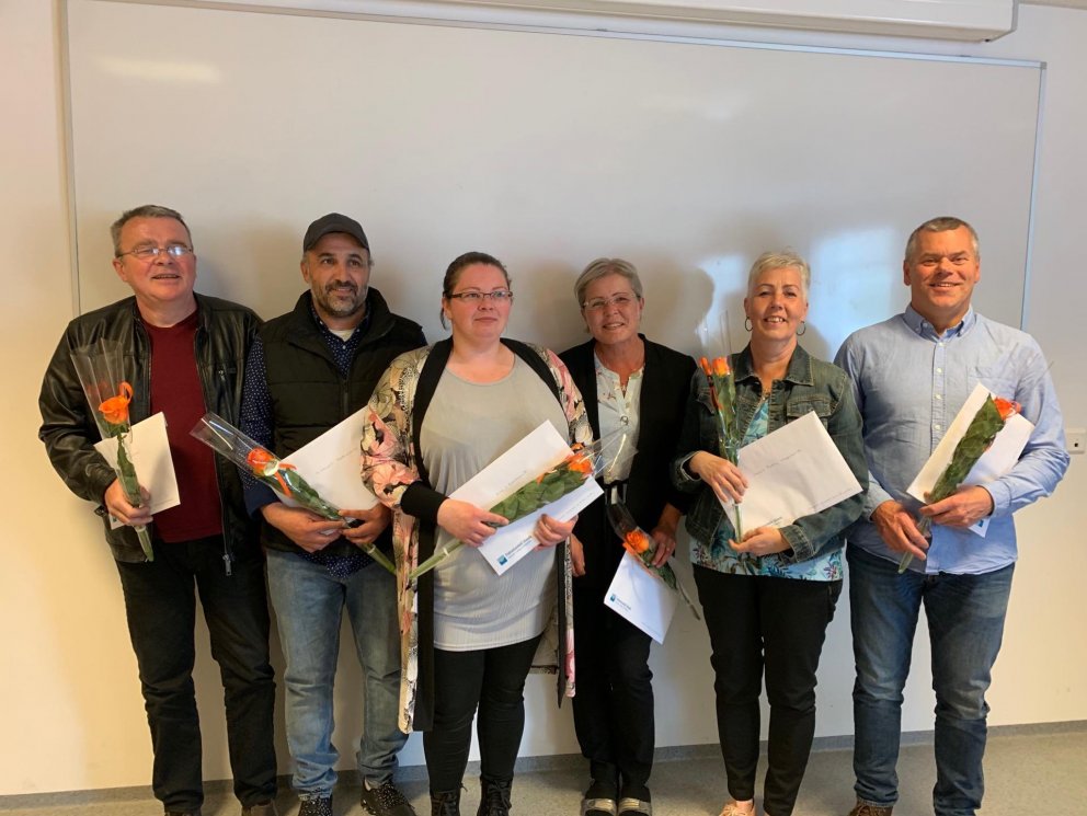 Sex af tíu þátttakendum í raunfærnimati í fisktækni við utanverðan Eyjafjörð voru mættir á útskrifti…