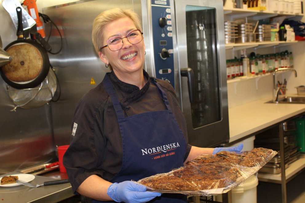 Anna Björk Ívarsdóttir í eldhúsinu í kjötframleiðslufyrirtækinu Norðlenska á Akureyri.