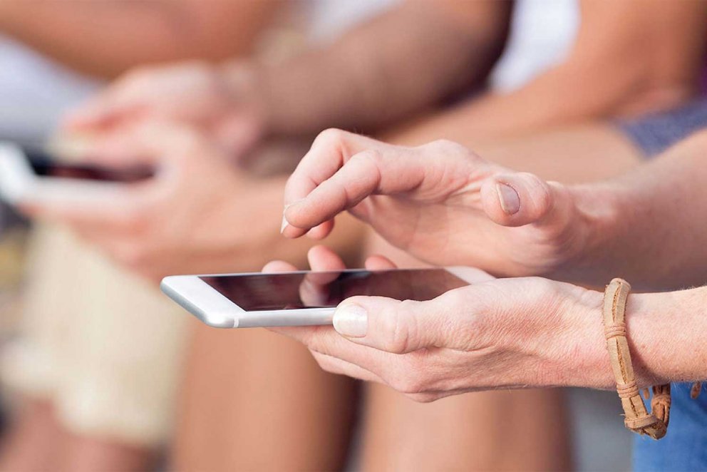 Á þessum námskeiðum er m.a. horft til notkunar snjallsíma og spjaldtölva, varðandi tölvupóst og samf…