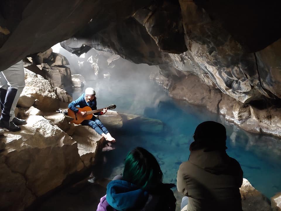 Punkturinn yfir i-ið í náminu var fræðslu- og menningarferð í Mývatnssveit og til Húsavíkur. Hér spi…