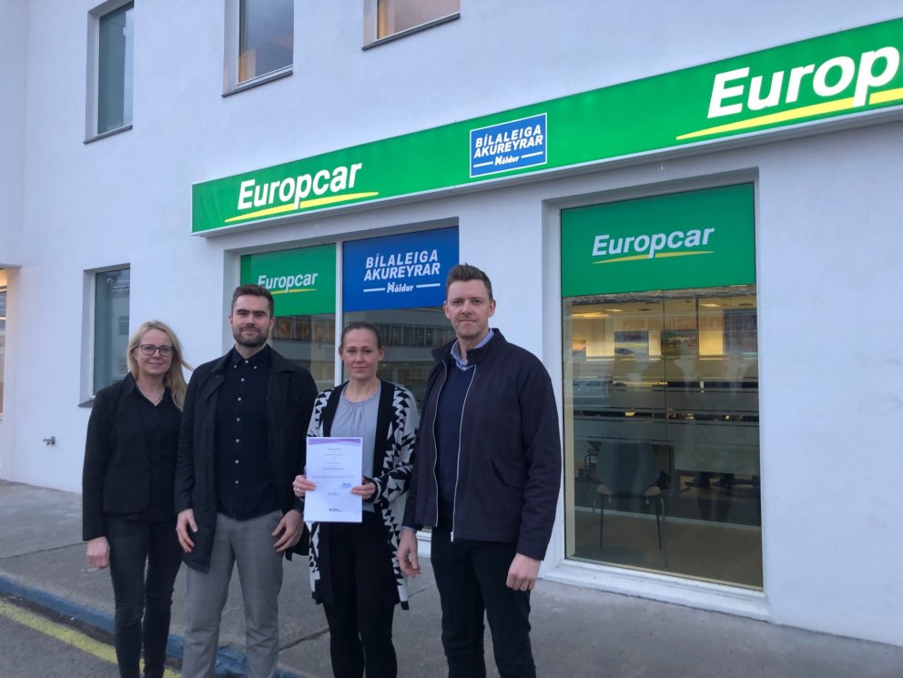 Að lokinni undirritun samstarfssamningsins. Frá vinstri: Hildur Betty Kristjánsdóttir, sérfræðingur …