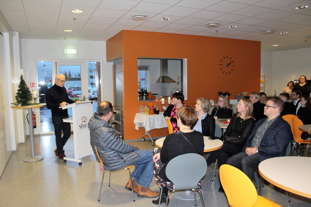 Frá opnun myndlistarsýningarinnar í Gallerí SÍMEY í dag.