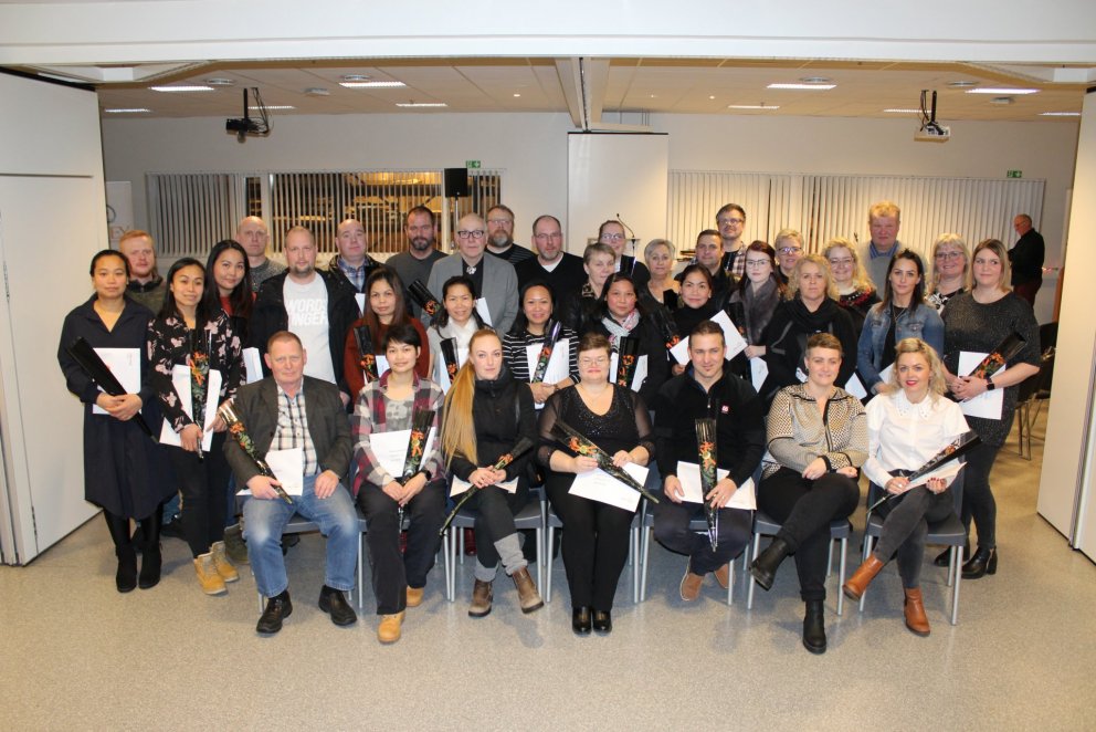 Fimmtíu og fjórir nemendur brautskráðust í dag af ýmsum námsbrautum.