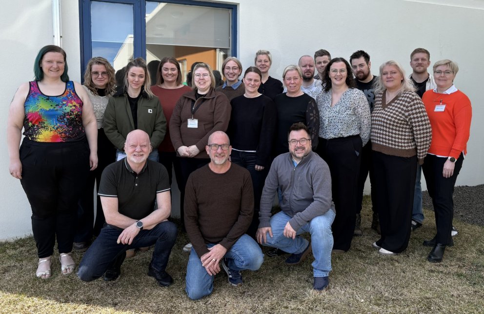 Þátttkendur og leiðbeinendur á námskeiðinu í þjónandi leiðsögn.