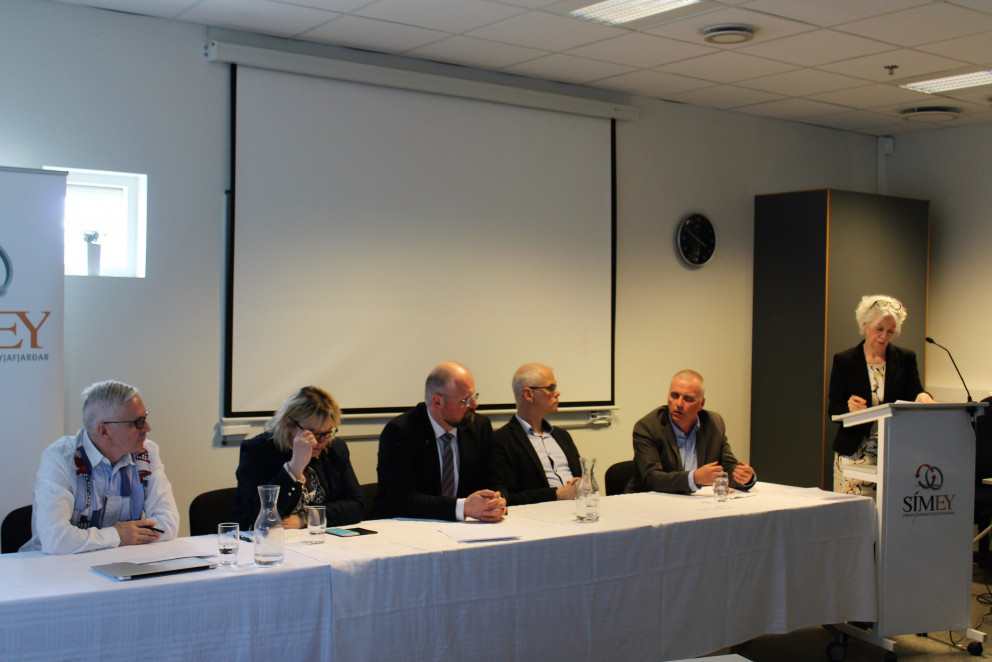 Fulltrúar í pallborðsumræðum.