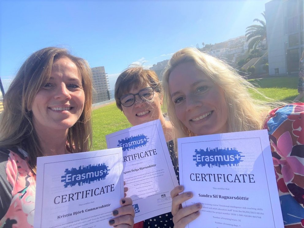 Kristín Björk Gunnarsdóttir, Ingunn Helga Bjarnadóttir og Sandra Sif Ragnarsdóttir með staðfestingar…