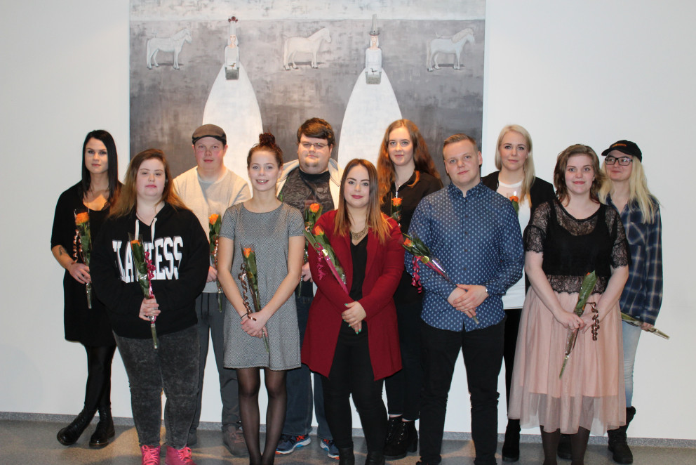 Ellefu af þrettán nemendum sem luku náminu Stökkpalli - að lokinni brautskráningu í SÍMEY í gær.