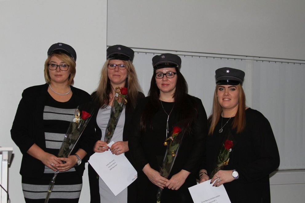 Að lokinni útskrift í desember sl.; Lina Rimkiene, Iveta Borcová, Katrín Kristjánsdóttir og Erna Mar…