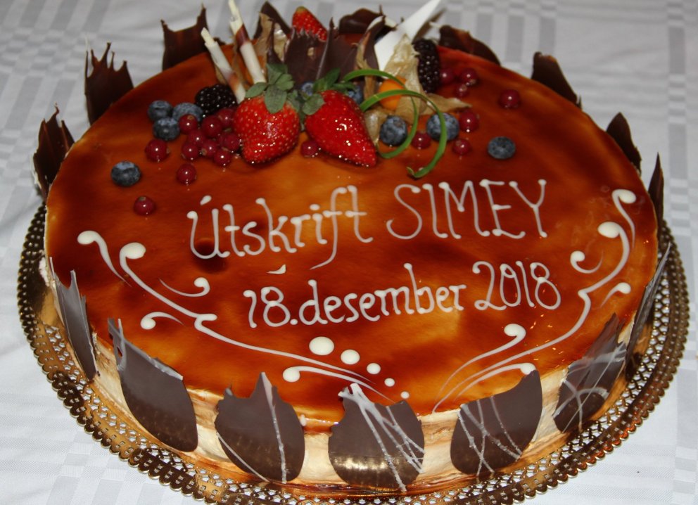 Útskriftartertan var að sjálfsögðu á sínum stað. Myndir: Kristín Björk Gunnarsdóttir.